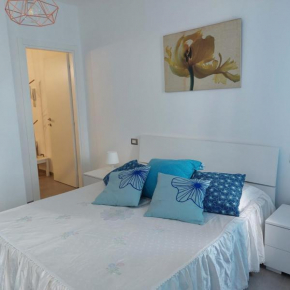 Appartamento relax fra le due baie, dietro il lungomare, fino a 6 posti letto